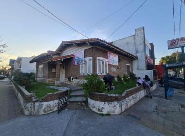 Casa · 210m² · 4 Ambientes · 4 Cocheras · Oportunidad Venta Esquina Comercial