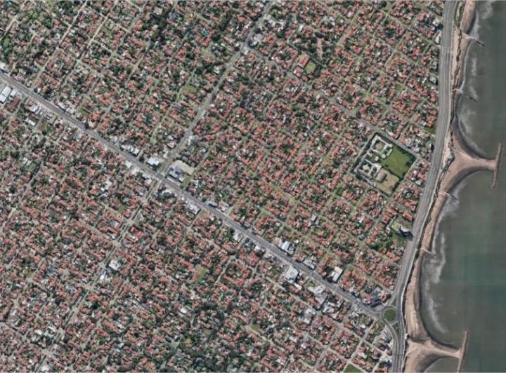 Terreno · 1800m² · 15 Ambientes · 5 Cocheras