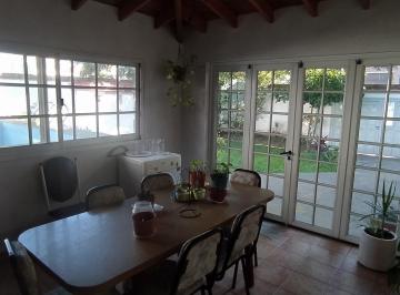 Casa · 300m² · 5 Ambientes · 1 Cochera · Casa en Venta Ubicado en Avellaneda, G. B. a. Zona Sur, Argentina