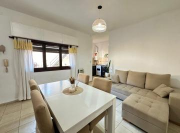 Casa · 74m² · 4 Ambientes · 1 Cochera · Venta Casa Interna de 2 Dorm. Apto Crédito en Roque Saenz Peña