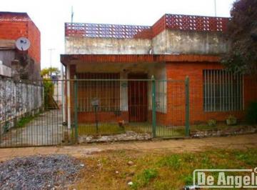 Casa · 63m² · 3 Ambientes · 1 Cochera · Tipo Casa - Moron - Barrio San Jose