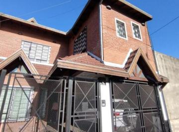 Casa · 140m² · 5 Ambientes · 1 Cochera · Casa - Moron Sur
