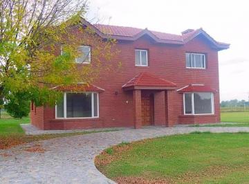 Casa · 212m² · 5 Ambientes · Venta Casa 4 Dorm. en Los Alcanfores