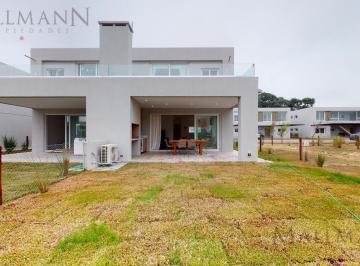 Departamento · 128m² · 3 Dormitorios · 2 Cocheras · Town Houses en Pilará | Mallmann Propiedades