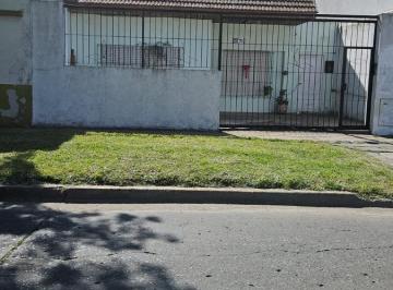 Casa · 330m² · 3 Ambientes · Venta! Oportunidad Miguel Cane 910 Banfield