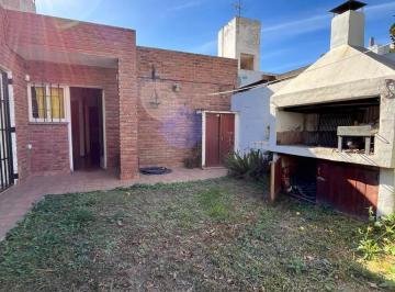 Casa · 147m² · 3 Ambientes · 2 Cocheras · Casa en Cerro de Las Rosas - Tres Dorm. en Planta Baja