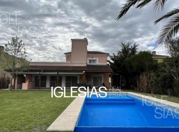 Casa · 230m² · 5 Ambientes · 2 Cocheras · Casa Al Lago en Venta y Alquiler Barrio San Isidro Labrador, Villanueva