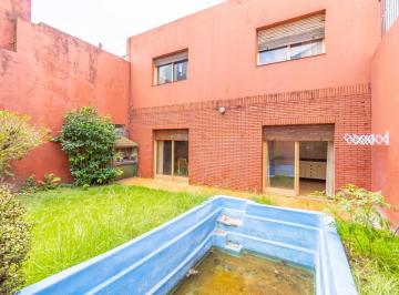 Casa · 170m² · 4 Ambientes · 1 Cochera · Venta Casa 4 Ambientes con Playroon, Pileta en Montecastro