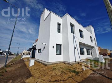 Casa · 85m² · 4 Ambientes · 2 Cocheras · Excelente Duplex 2 Dor Para Ampliar en Terrazas de Manantiales