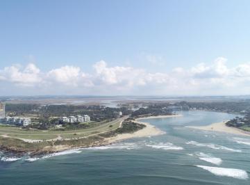 Departamento · 107m² · 1 Dormitorio · 1 Cochera · 2 Amb Den - Surfside - Pde - Playa Brava - Uruguay