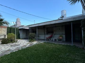 Casa · 115m² · 4 Ambientes · 1 Cochera · Chalet 4 Ambientes en Venta con Jardin