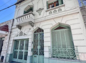 Casa · 117m² · 5 Ambientes · 1 Cochera · Casa en Venta en Rosario, Al Frente con Detalles de Epoca, 2 Dorm. Comodín y Cochera