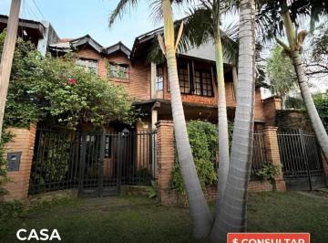 Casa · 314m² · 5 Ambientes · 2 Cocheras · Casa de 4 Dorm. en Venta