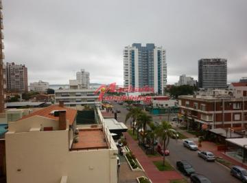 Foto1 · Alquiler de Departamento de 1 Dormitorio y Medio en Punta del Este