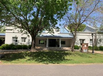 Casa de 6 ambientes, Pilar · Venta Casa de Campo Argentino en Club de Campo San Francisco