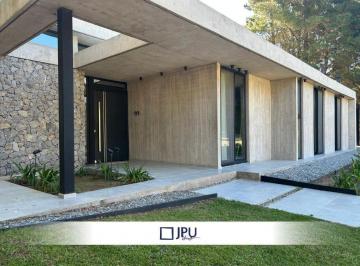 Casa · 200m² · 5 Ambientes · 1 Cochera · Casa en Venta Costa Esmeralda