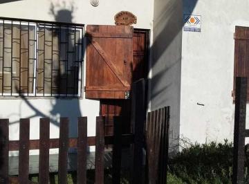 Casa · 59m² · 5 Ambientes · 2 Cocheras · Casa en Venta - 4 Dorm. 1 Baño - Cochera - 200 m² - Las Toninas