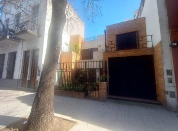 Casa de 5 ambientes, San Cristobal · Casa 5 Ambientes Sobre Lote Propio con Garaje Terrza Jardín y Fondo Libre