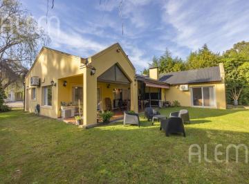 Casa · 184m² · 5 Ambientes · El Ombu | Venta | 4 Dorm.| Gran Parque y Pileta!