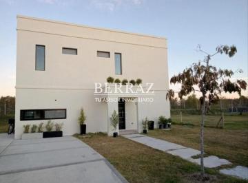 Casa · 176m² · 4 Ambientes · 4 Cocheras · Casa Alquiler Temporal 4 Ambientes en Puertos Barrio Acacias Escobar Lote de 550 m²