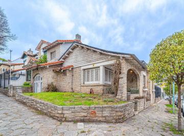 Casa · 166m² · 5 Ambientes · 1 Cochera · Venta - Casa 5 Ambientes - Guemes