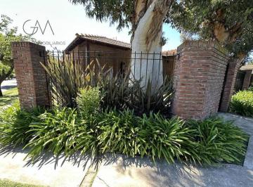 Casa · 170m² · 5 Ambientes · 1 Cochera · Casa en Alquiler Temporal Barrio Divino Rostro