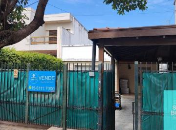 Casa de 4 ambientes, General San Martín · Casa en Venta 4 Ambientes Super Amplios, con Jardín, Cochera P/ 2 Autos y Fondo