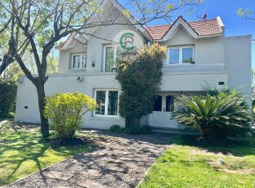 Casa · 220m² · 5 Ambientes · Casa en Venta Haras Maria Eugenia