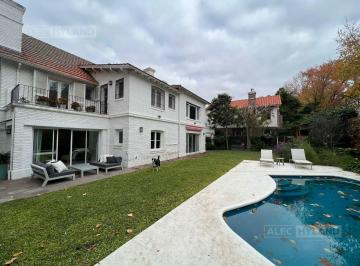 Casa · 368m² · 4 Ambientes · 1 Cochera · Casa en Venta en Mart. - Libert./rio