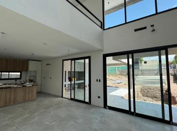 Living Comedor · Venta | Casa a Estrenar | Alma Gardenia | 4 Dorm | Piscina