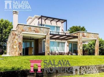 Casa · 270m² · 5 Ambientes · Excelente Casa de 5 Ambientes Isla Santa Monica