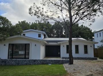 Casa · 270m² · 6 Ambientes · Casa en Venta en Residencial I