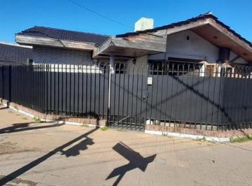 Casa · 102m² · 5 Ambientes · 2 Cocheras · Casa en Lomas del Mirador