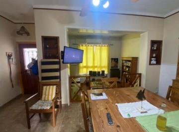 Casa · 200m² · 3 Ambientes · 2 Cocheras · Casa en Venta - 2 Dorm. 2 Baños - 398,36 m² - San Antonio de Padua, Merlo