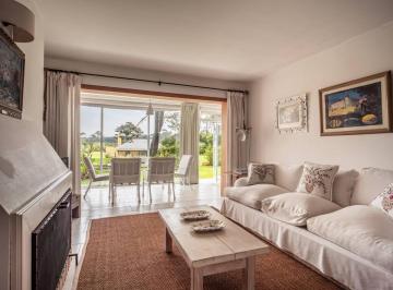 Departamento · 88m² · 3 Ambientes · 1 Cochera · Apartamento de 2 Dorm. en La Brava