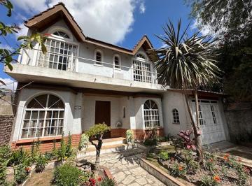 Casa · 148m² · 4 Ambientes · 2 Cocheras · Casa a La Venta en Don Torcuato