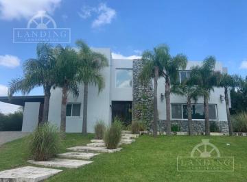 Casa · 480m² · 5 Ambientes · 2 Cocheras · Casa en Albanueva con Amarra Venta con Renta