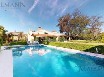 Casa · 440m² · 7 Ambientes · 3 Cocheras · Casa en Venta 4 Dorm. Estancias Golf