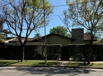 Casa · 210m² · 5 Ambientes · 2 Cocheras · Venta Excelente Casa en Ciudad Jardín