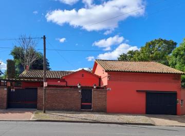 Casa · 235m² · 5 Ambientes · 2 Cocheras · Casa en Bella Vista