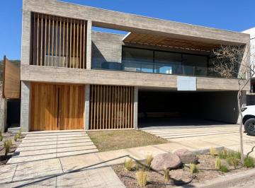 Casa de 3 ambientes, Luján de Cuyo · Fantástica Casa / B° Aguaribay Sierras y Lagunas.