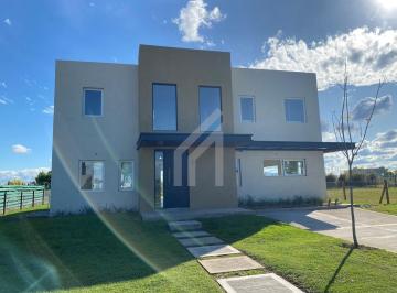 Casa · 180m² · 5 Ambientes · Venta - Casa a Estrenar de 3 Dorm. - Puertos - Ceibos