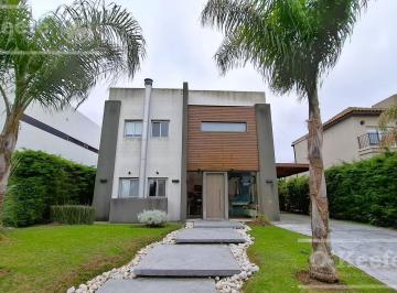 Casa · 300m² · 7 Ambientes · Imponente Casa en Venta de 5 Ambientes en Altos de Hudson II, Hudson, Berazategui