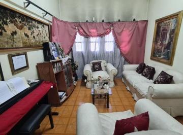 Casa · 120m² · 5 Ambientes · 2 Cocheras · PH en Planta Baja