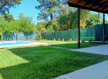 Casa · 380m² · 5 Ambientes · Venta Casa Funes 3 Dormitorio - Excelente Ubicación