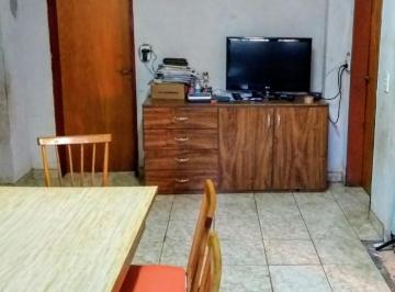 Casa de 5 ambientes, Esteban Echeverría · Casa en 2 Plantas en Luis Guillon, en PH