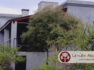 Casa · 96m² · 3 Ambientes · 1 Cochera · Venta Casa en Tanti. La Mejor Vista Al Arroyo Villa Flor Serrana