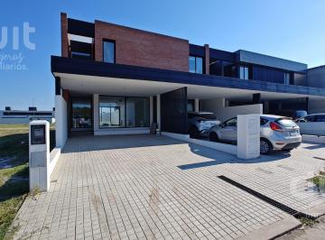 Casa · 180m² · 6 Ambientes · Duplex Premium en Campo Chico