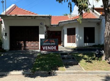 Casa · 173m² · 2 Dormitorios · 1 Cochera · Casa en Venta, Junín (B)