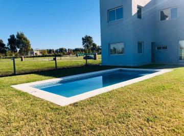 Casa · 170m² · 5 Ambientes · 2 Cocheras · Venta Casa 5 Ambientes con Pileta - Santo Tomas